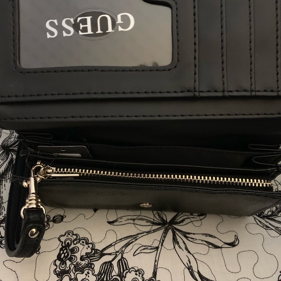 Guess Wristlet/Smartphone Wallet (NWT) - Black - Picture 3 of 4